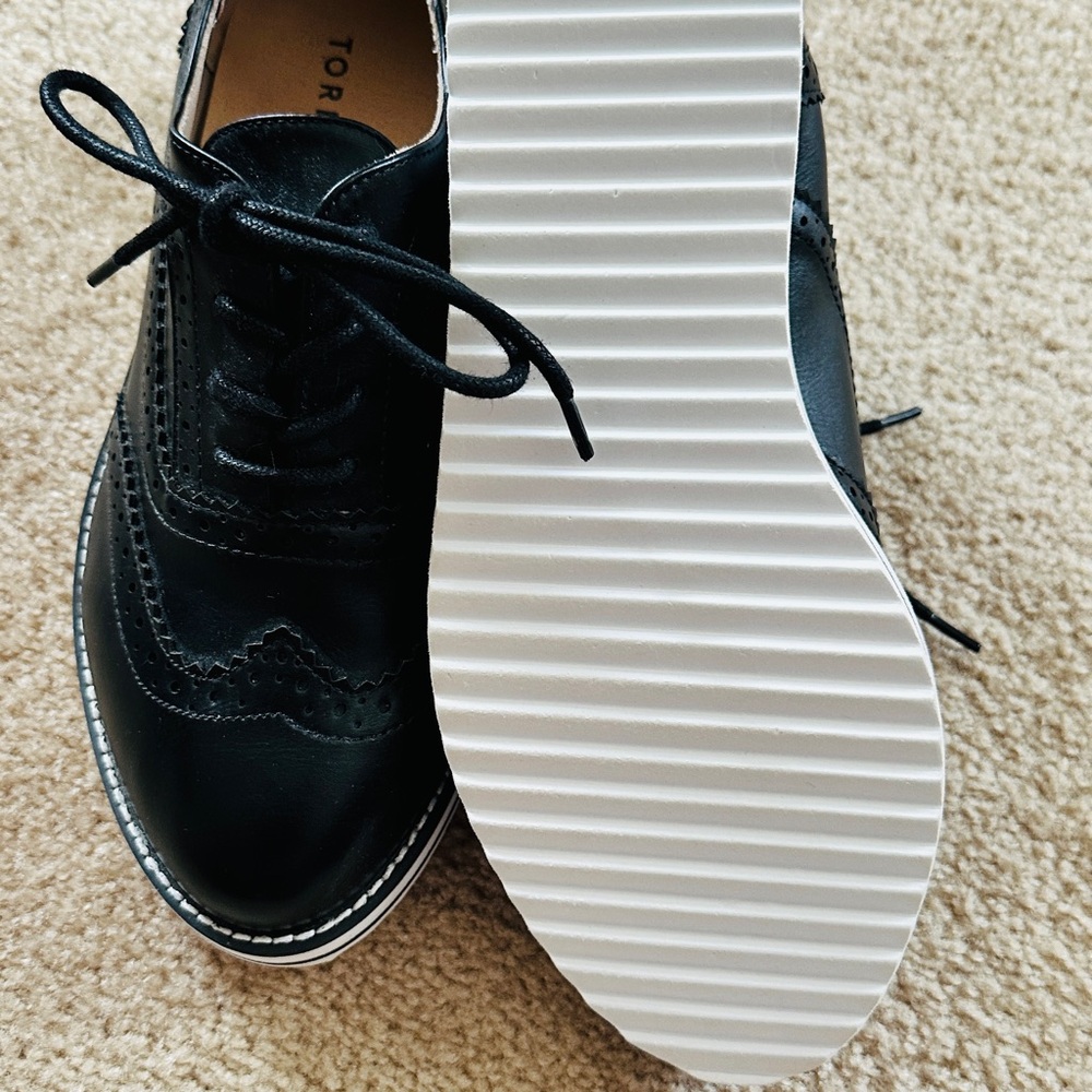 Black Oxford Tie Shoes - Picture 8 of 9